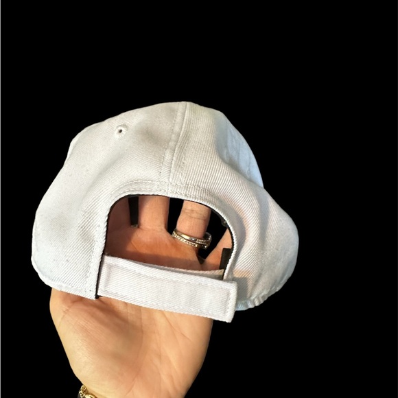 White cap - Picture 3 of 4